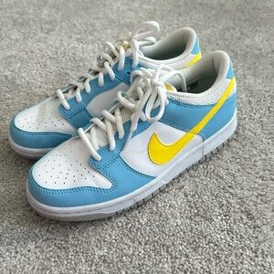 5.5Y or 7 Women’s Dunks